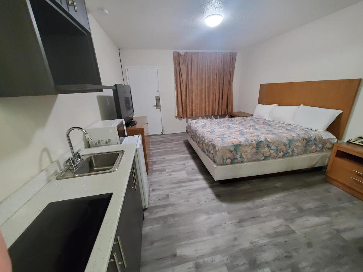 Downtown Motel Принс-Джордж Екстер'єр фото