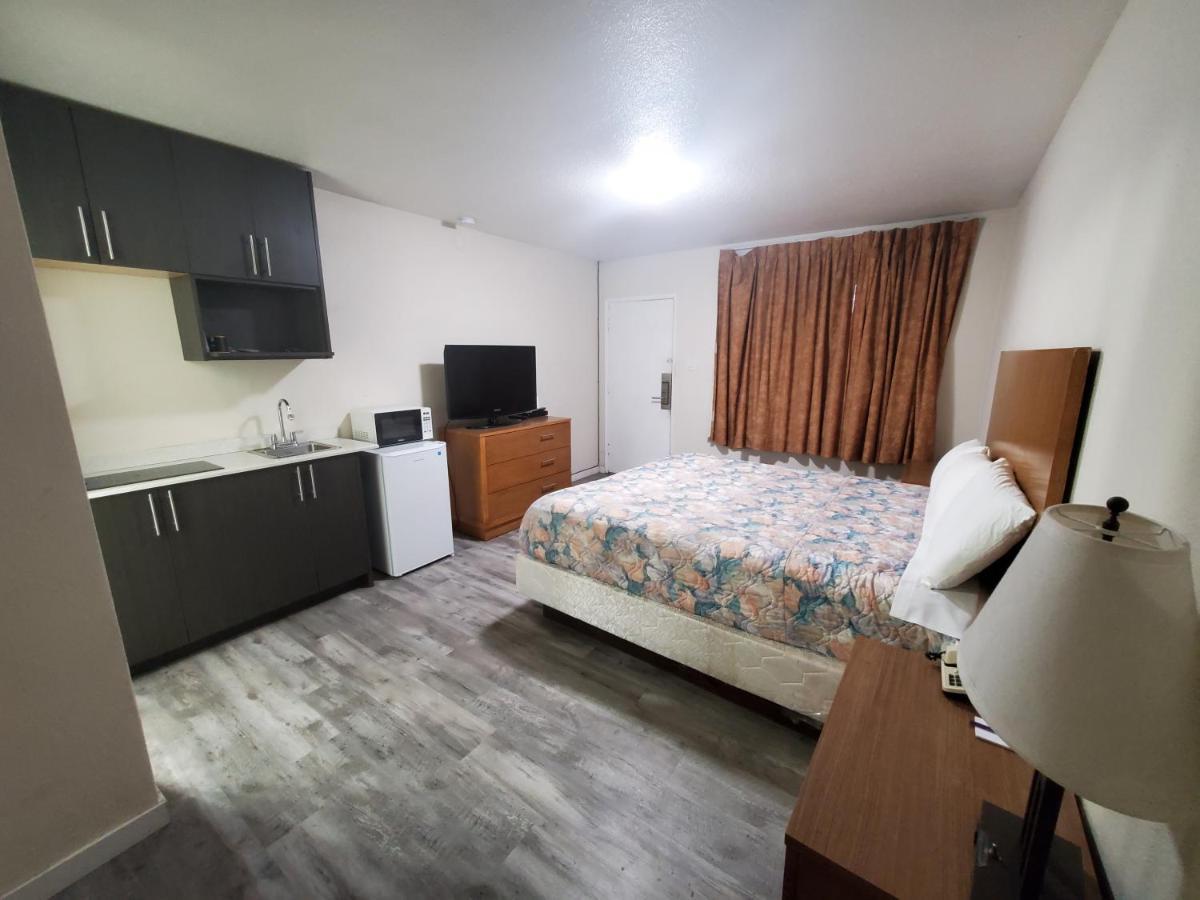 Downtown Motel Принс-Джордж Екстер'єр фото