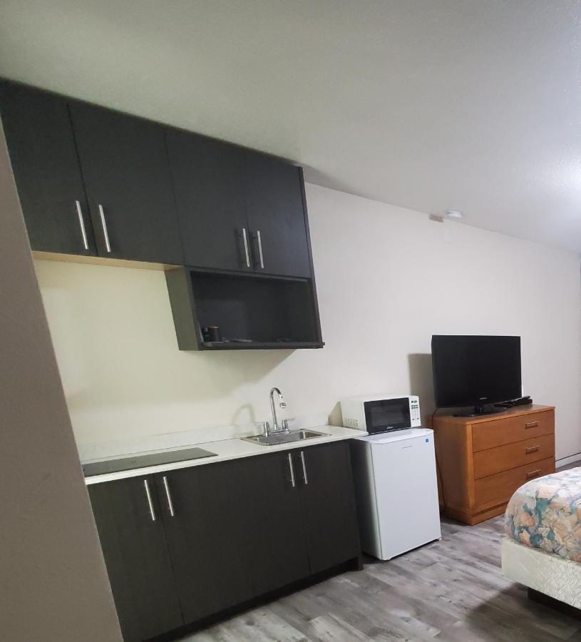 Downtown Motel Принс-Джордж Екстер'єр фото