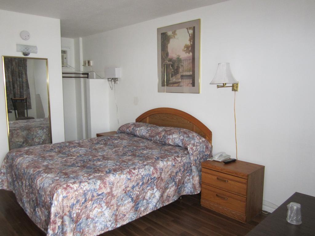 Downtown Motel Принс-Джордж Номер фото